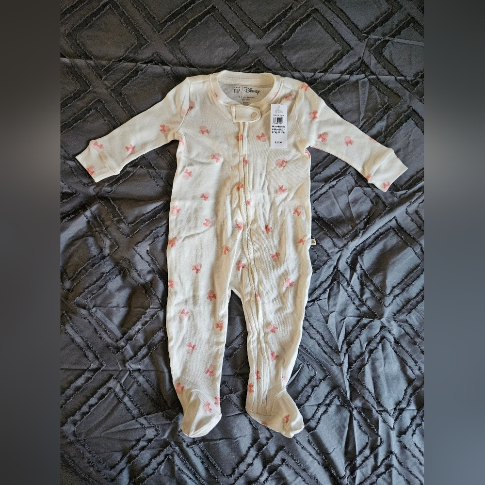 GAP x DISNEY one piece sleeper. Size 3-6mth
